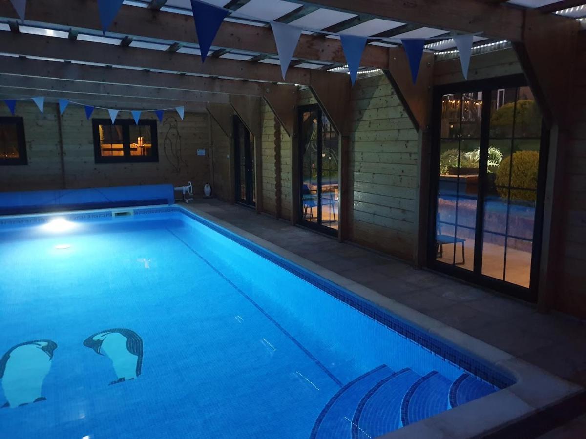 'Monktonmead Lodge' In Secluded Setting, With Private Indoor Pool. Райд Экстерьер фото