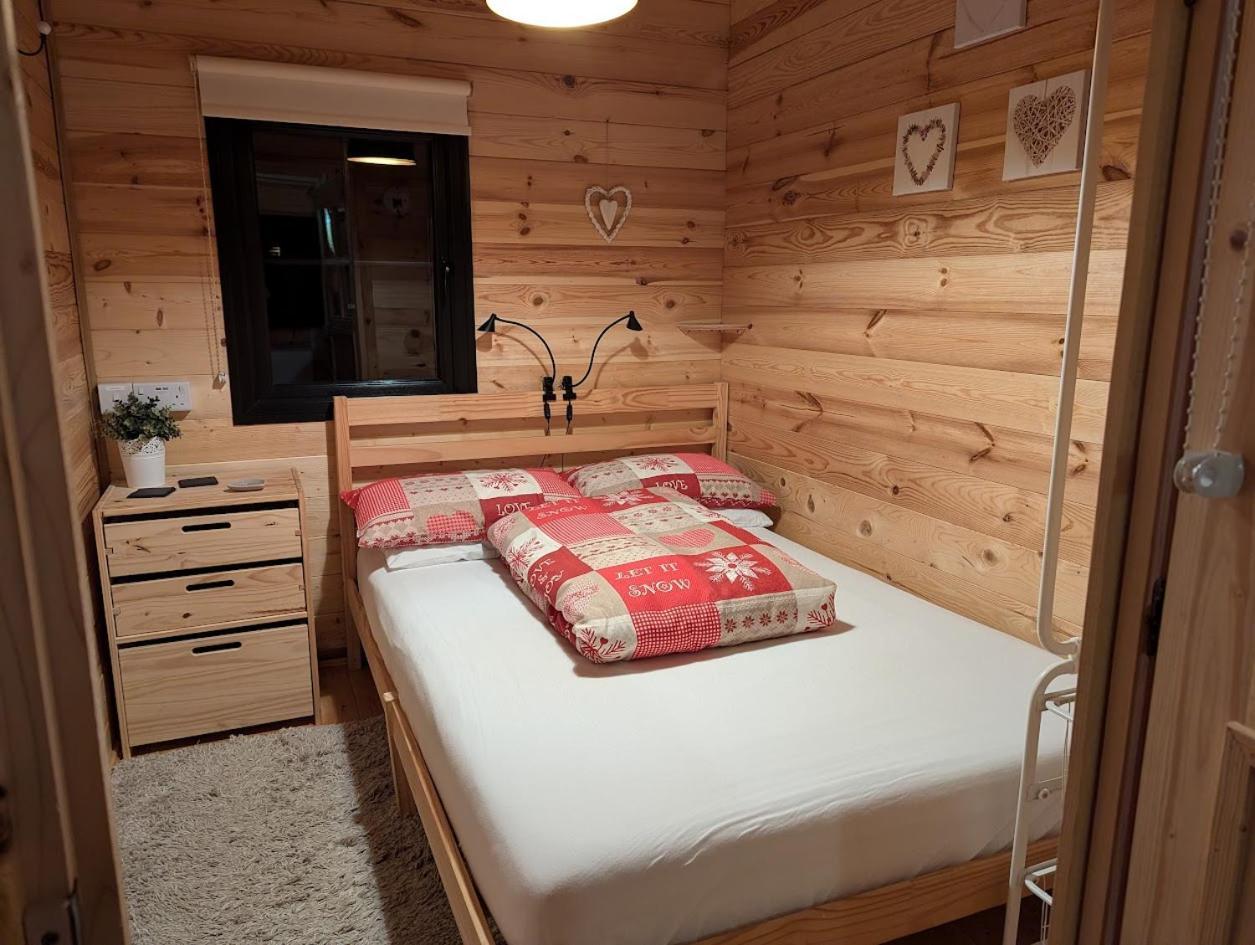 'Monktonmead Lodge' In Secluded Setting, With Private Indoor Pool. Райд Экстерьер фото