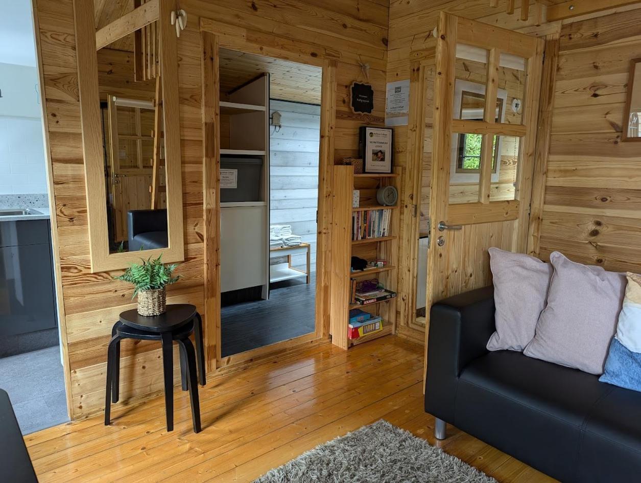 'Monktonmead Lodge' In Secluded Setting, With Private Indoor Pool. Райд Экстерьер фото